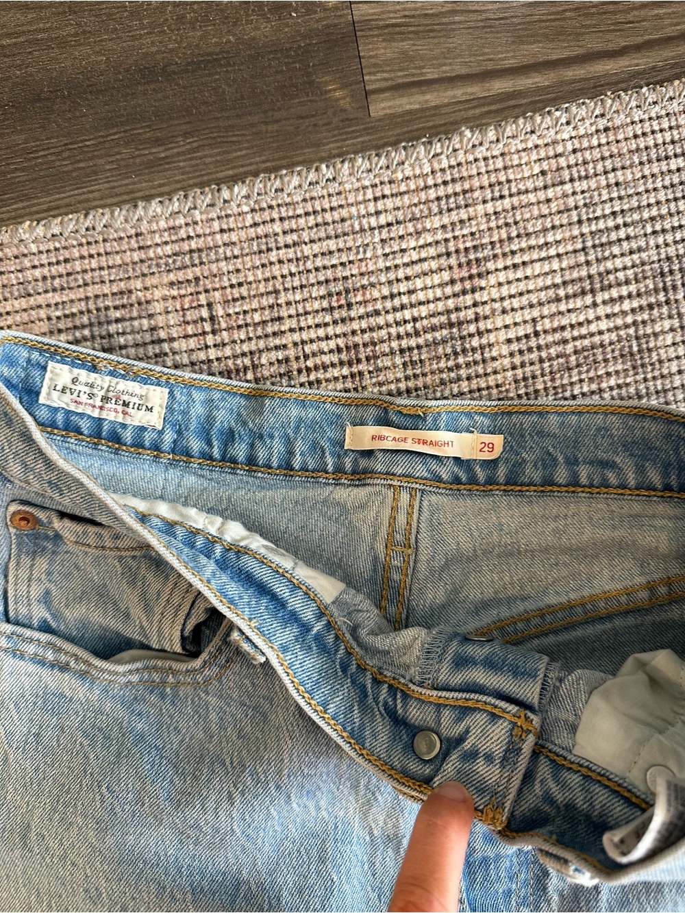 Levi’s Ribcage Straight - Picture 2 of 5